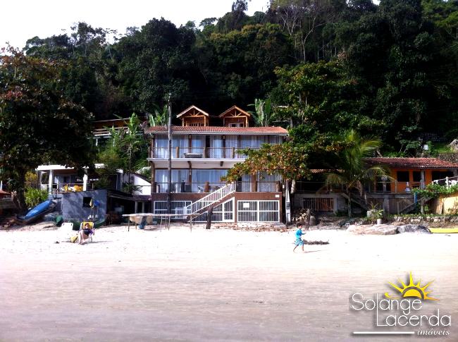 Pé na Areia - Lindo Sobrado - 3 Suítes + 3 Chalés de Madeira.