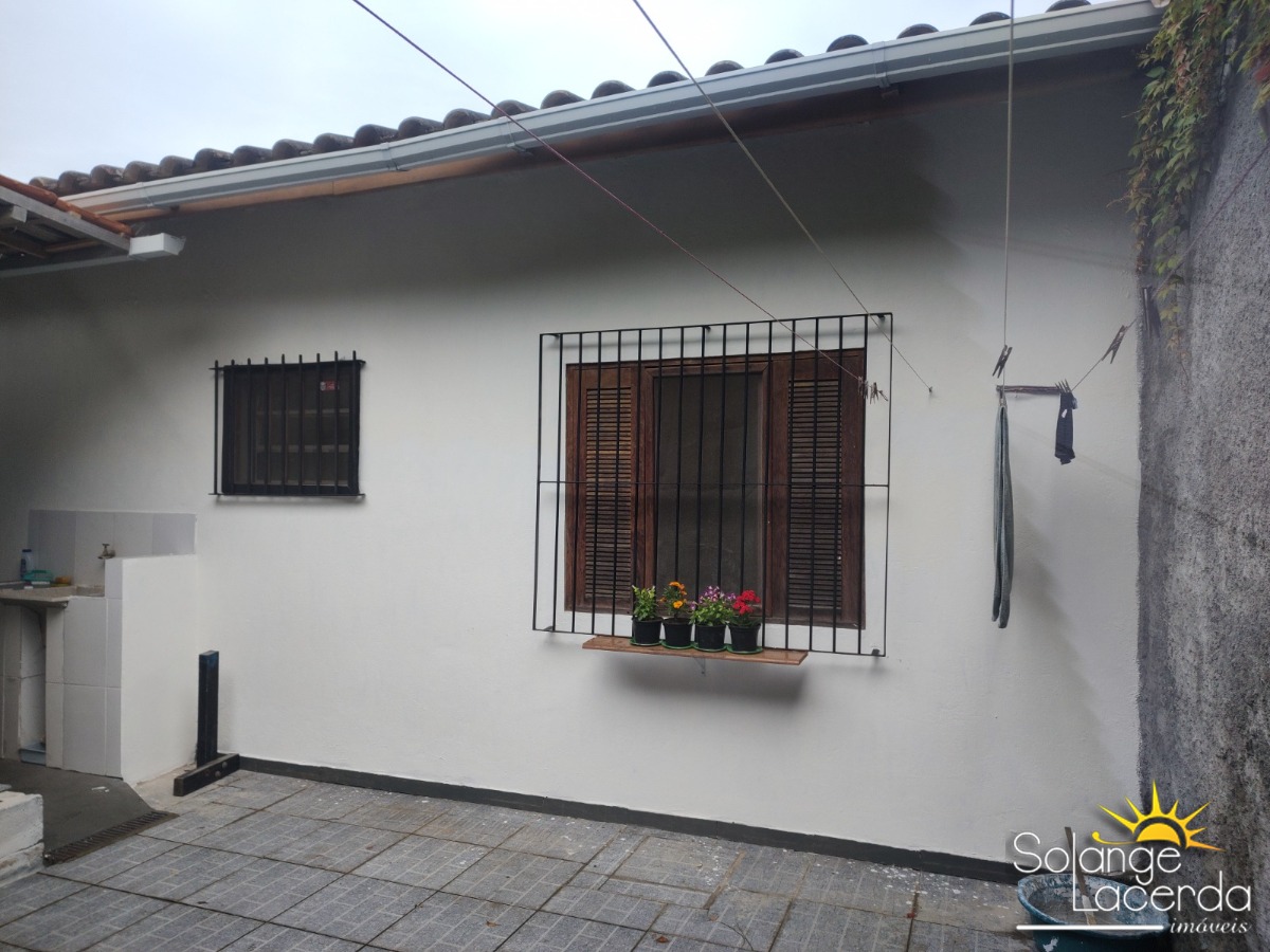 Pertinho da Orla do Itaguá - Ampla e Arejada - 3 Dormitórios (1 Suíte)