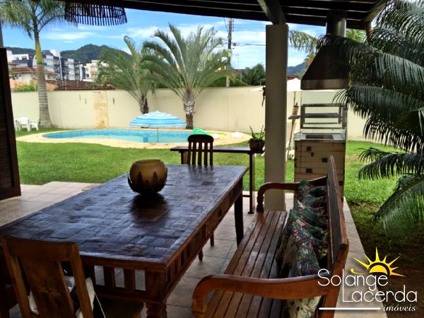 Térrea - com piscina - amplo terreno - a 300 metros da orla  - foto 2