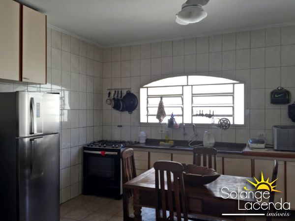 Térrea - com piscina - amplo terreno - a 300 metros da orla  - foto 10